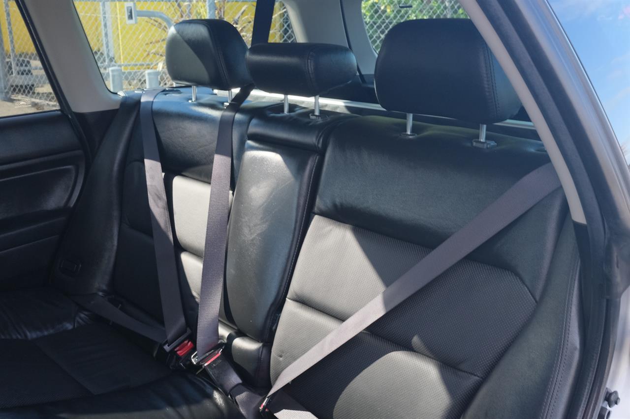 2008 Subaru Outback 2.5XT 4WD Facelift 'Leather Pa on handshake