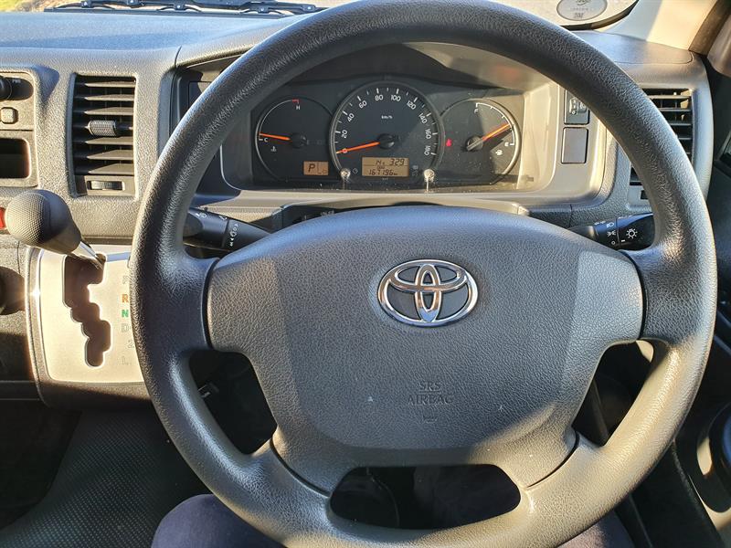 2015 Toyota Hiace 3.0 Turbo Diesel on handshake