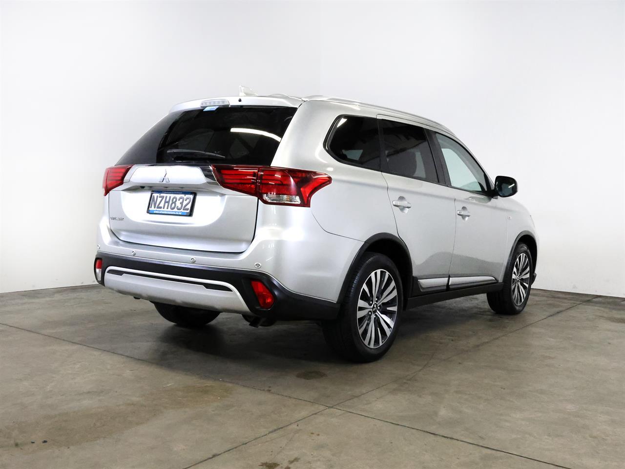 image-7, 2022 Mitsubishi Outlander LS 'NZ New' 7-Seater at Christchurch