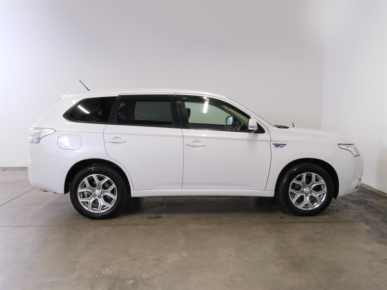 image-9, 2014 Mitsubishi Outlander PHEV 4WD G-Package at Christchurch