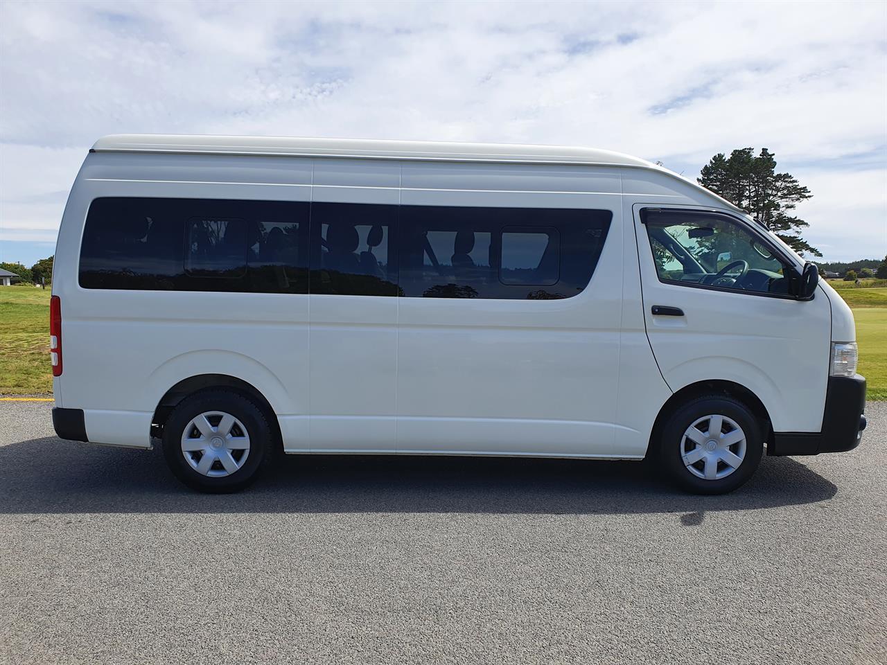 Toyota hiace commuter