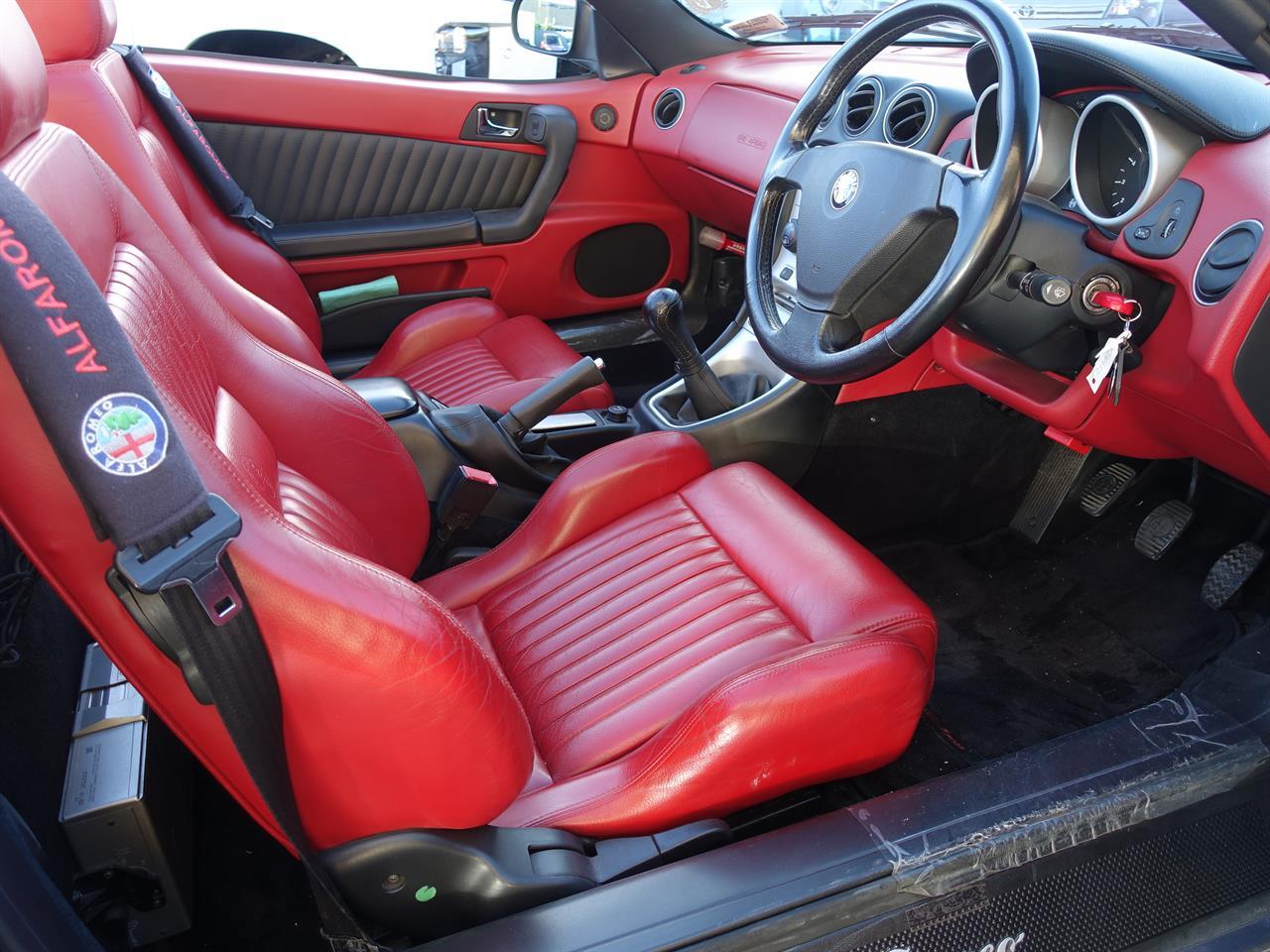 image-5, 2001 AlfaRomeo Spider at Dunedin
