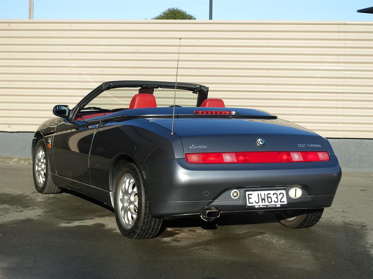 image-17, 2001 AlfaRomeo Spider at Dunedin