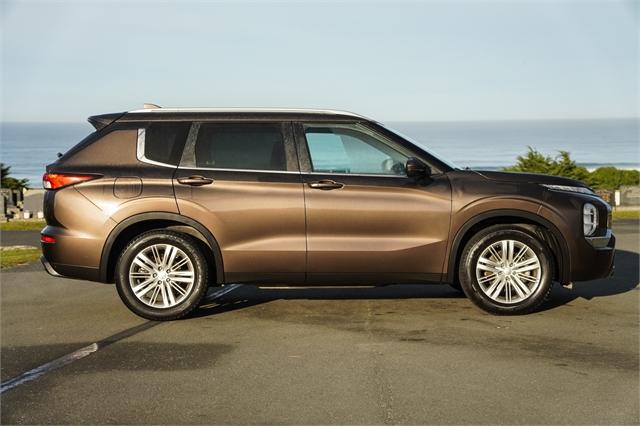 image-1, 2022 Mitsubishi Outlander LS 2.5 4x4 auto at Dunedin