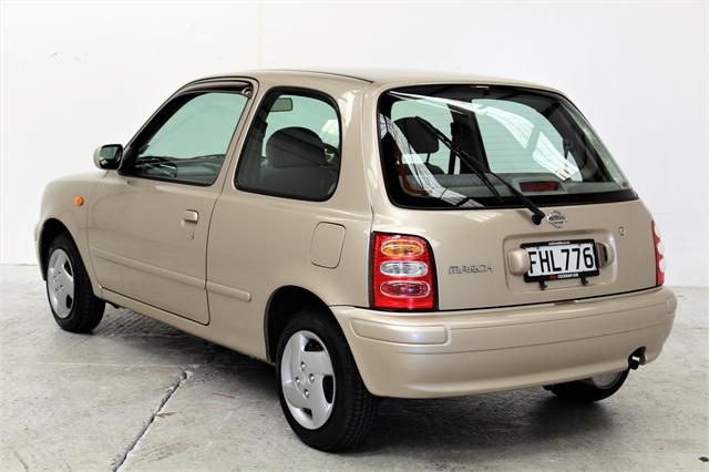 Nissan march 2001