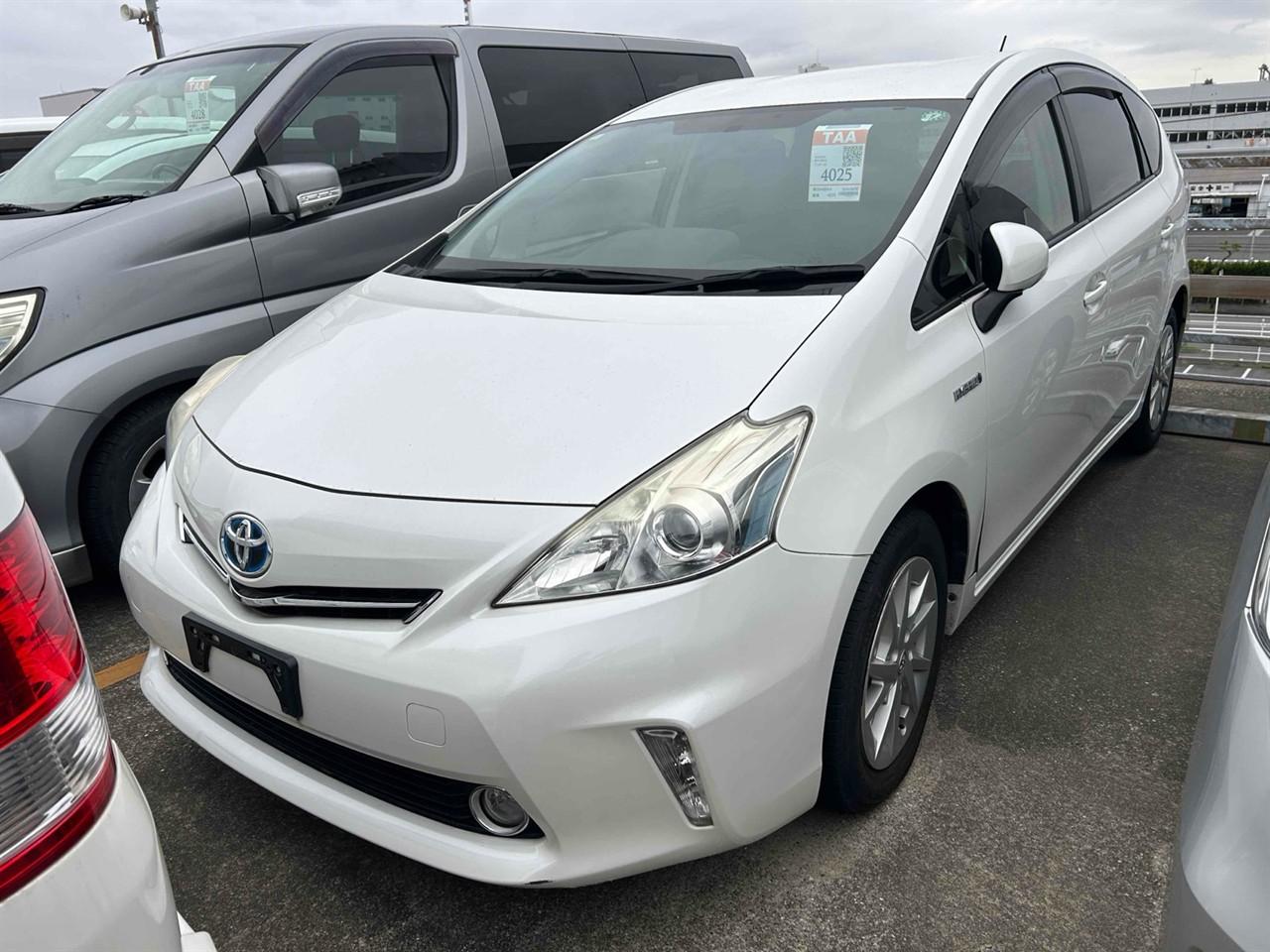 image-0, 2013 Toyota Prius Alpha 7 Seater at Dunedin
