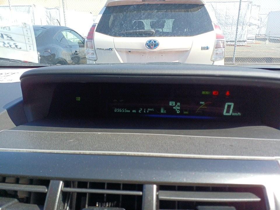 image-5, 2014 Toyota Prius alpha at Dunedin