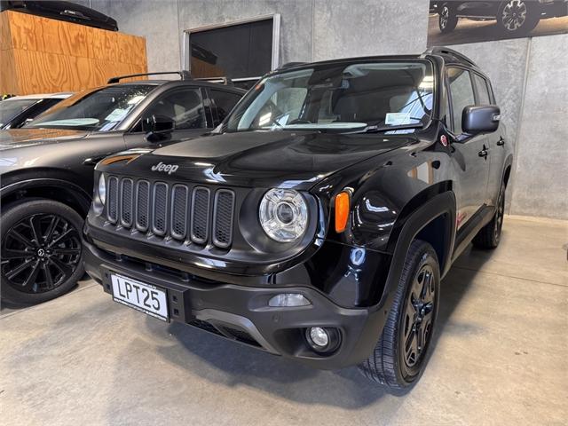 image-0, 2018 Jeep Renegade Trailhawk 2.4P/4WD at Dunedin