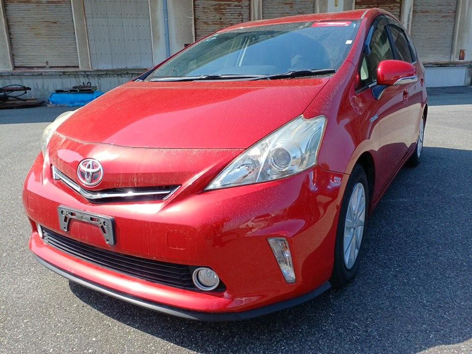 image-0, 2014 Toyota Prius alpha at Dunedin