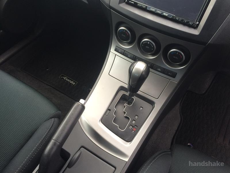 2010 Mazda Axela 20S I-STOP on handshake 2010 Mazda Axela 20S I-STOP on handshake