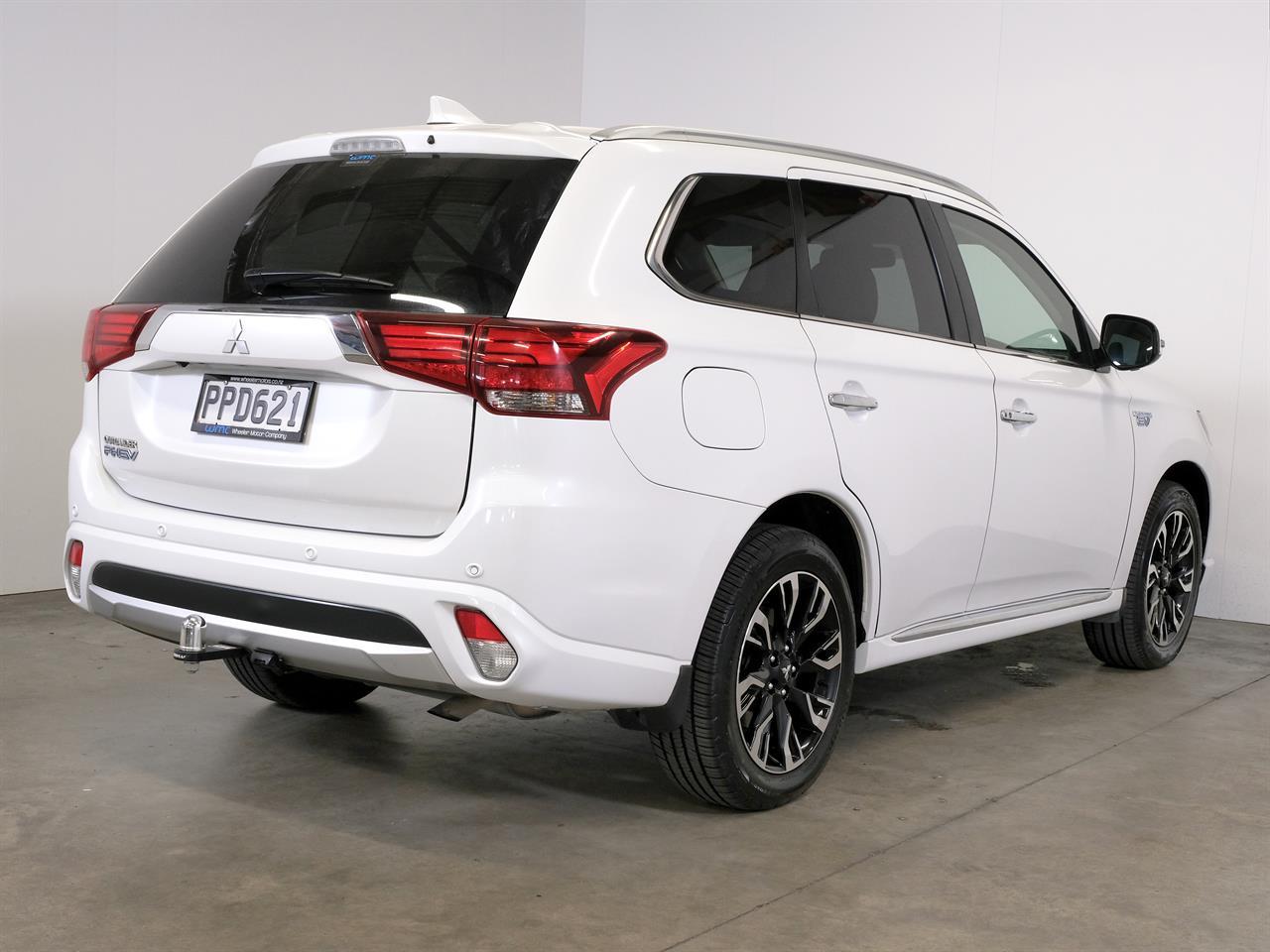 image-7, 2015 Mitsubishi Outlander PHEV G 4WD Facelift 'Lea at Christchurch