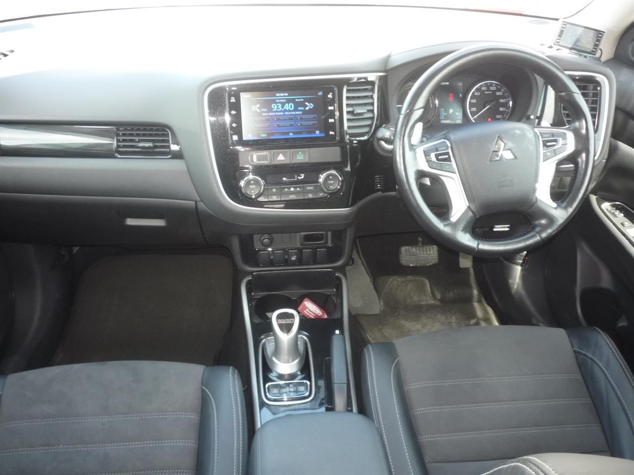 image-2, 2015 Mitsubishi Outlander PHEV G AWD (SOH 76.58%) at Dunedin
