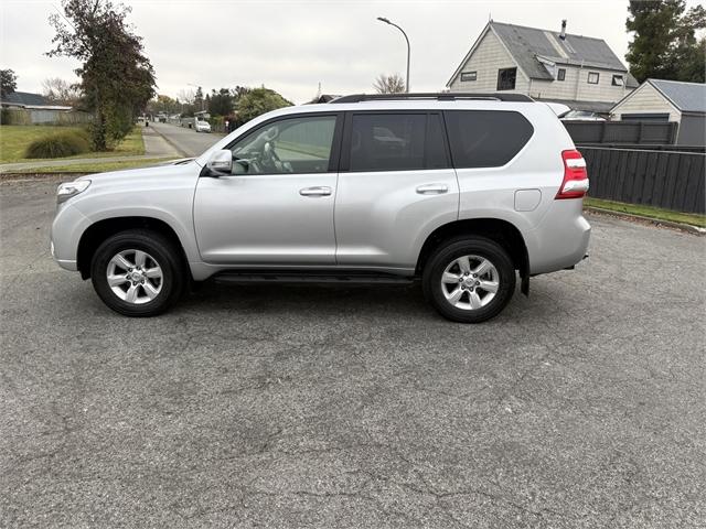 image-5, 2017 Toyota Land Cruiser Prado GX 4WD 2.8D SUV/5 6 at Waimakariri