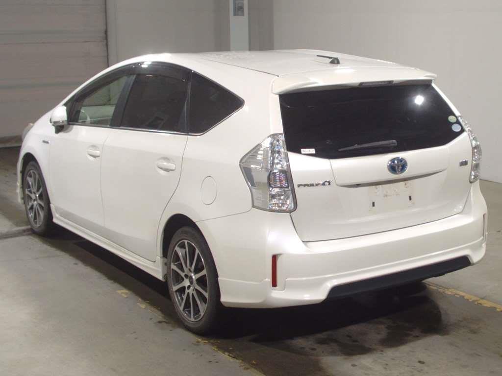 Toyota prius alpha 2012