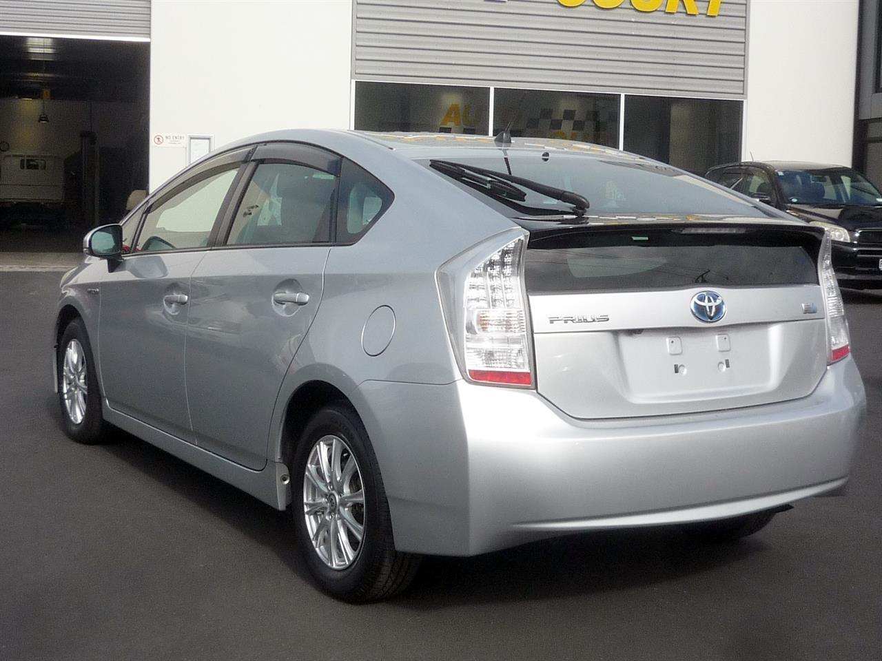 image-17, 2010 Toyota Prius S Hybrid at Dunedin