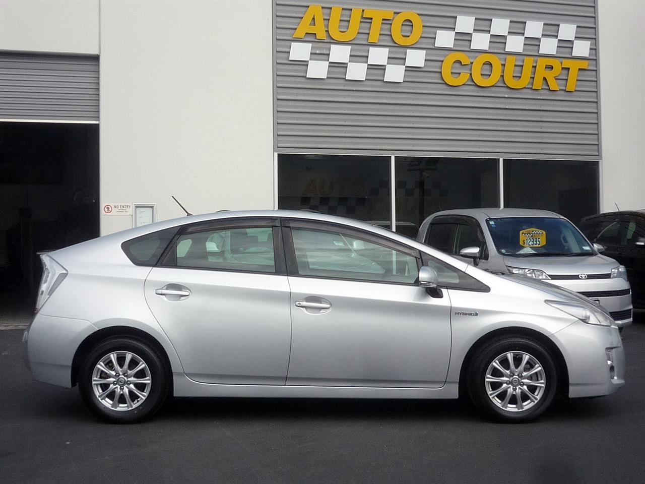 image-12, 2010 Toyota Prius S Hybrid at Dunedin