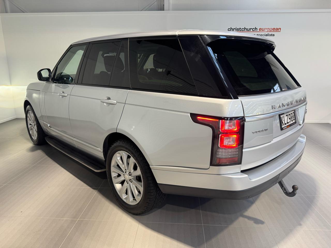 image-3, 2014 LandRover Range Rover Vogue HSE 3.0 TDV6 Dies at Christchurch