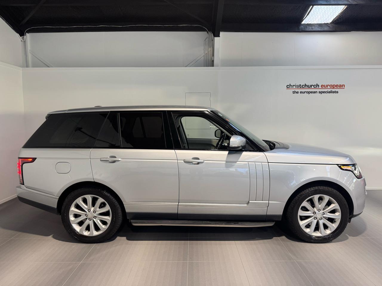 image-2, 2014 LandRover Range Rover Vogue HSE 3.0 TDV6 Dies at Christchurch
