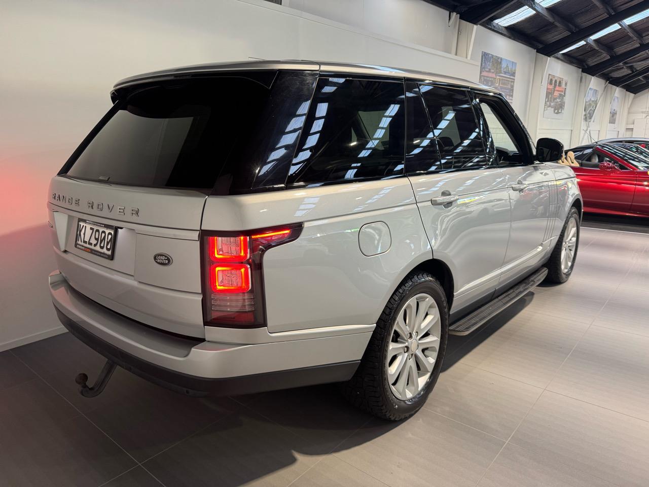 image-4, 2014 LandRover Range Rover Vogue HSE 3.0 TDV6 Dies at Christchurch