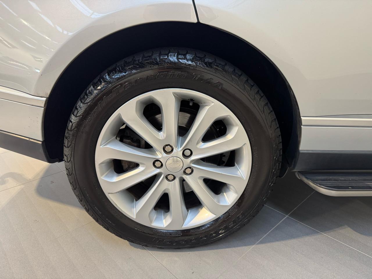 image-5, 2014 LandRover Range Rover Vogue HSE 3.0 TDV6 Dies at Christchurch