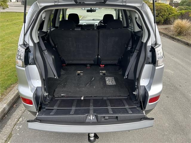 image-8, 2007 Mitsubishi Outlander 4WD 7 SEATER at Invercargill