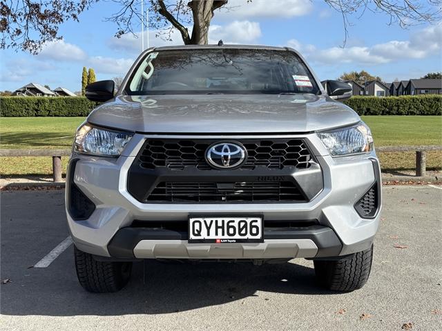 image-1, 2024 Toyota Hilux Sr Td Dc 2.8Dmht/4Wd at Christchurch