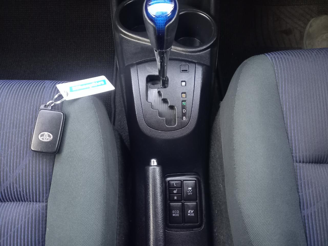 image-10, 2015 Toyota Aqua G at Christchurch