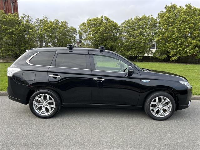 image-6, 2013 Mitsubishi Outlander G - PHEV at Invercargill