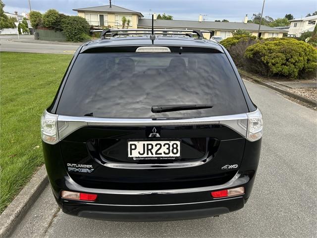 image-7, 2013 Mitsubishi Outlander G - PHEV at Invercargill