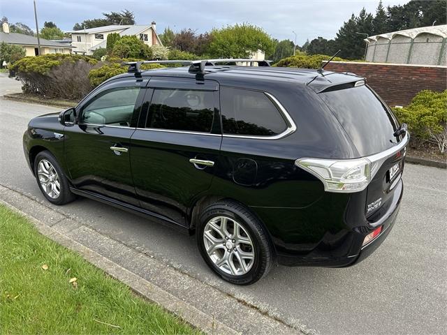 image-4, 2013 Mitsubishi Outlander G - PHEV at Invercargill