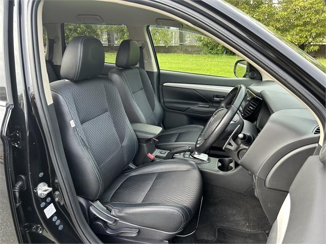 image-13, 2013 Mitsubishi Outlander G - PHEV at Invercargill