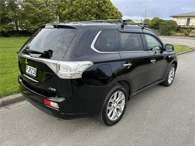 image-5, 2013 Mitsubishi Outlander G - PHEV at Invercargill