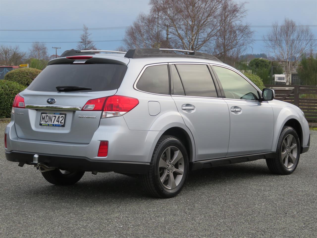 2014 Subaru Outback R Premium 3.6 on handshake