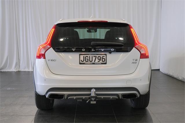 2015 volvo v60 cross country t5 awd luxury for sale in dunedin