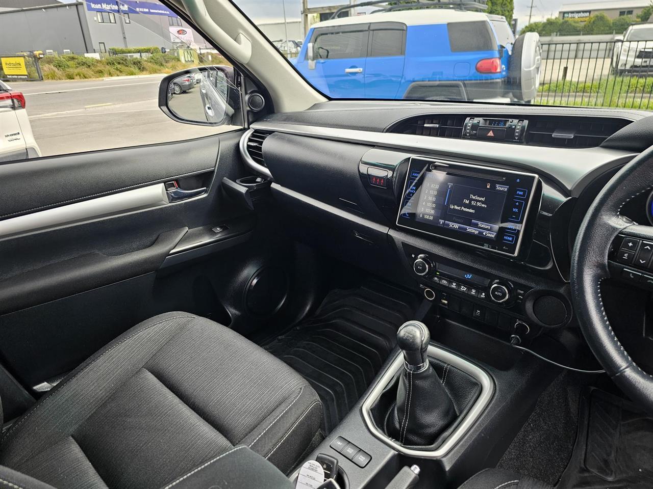 image-7, 2017 Toyota Hilux SR5 TD DC 2.8D/6MT/U at Waimakariri