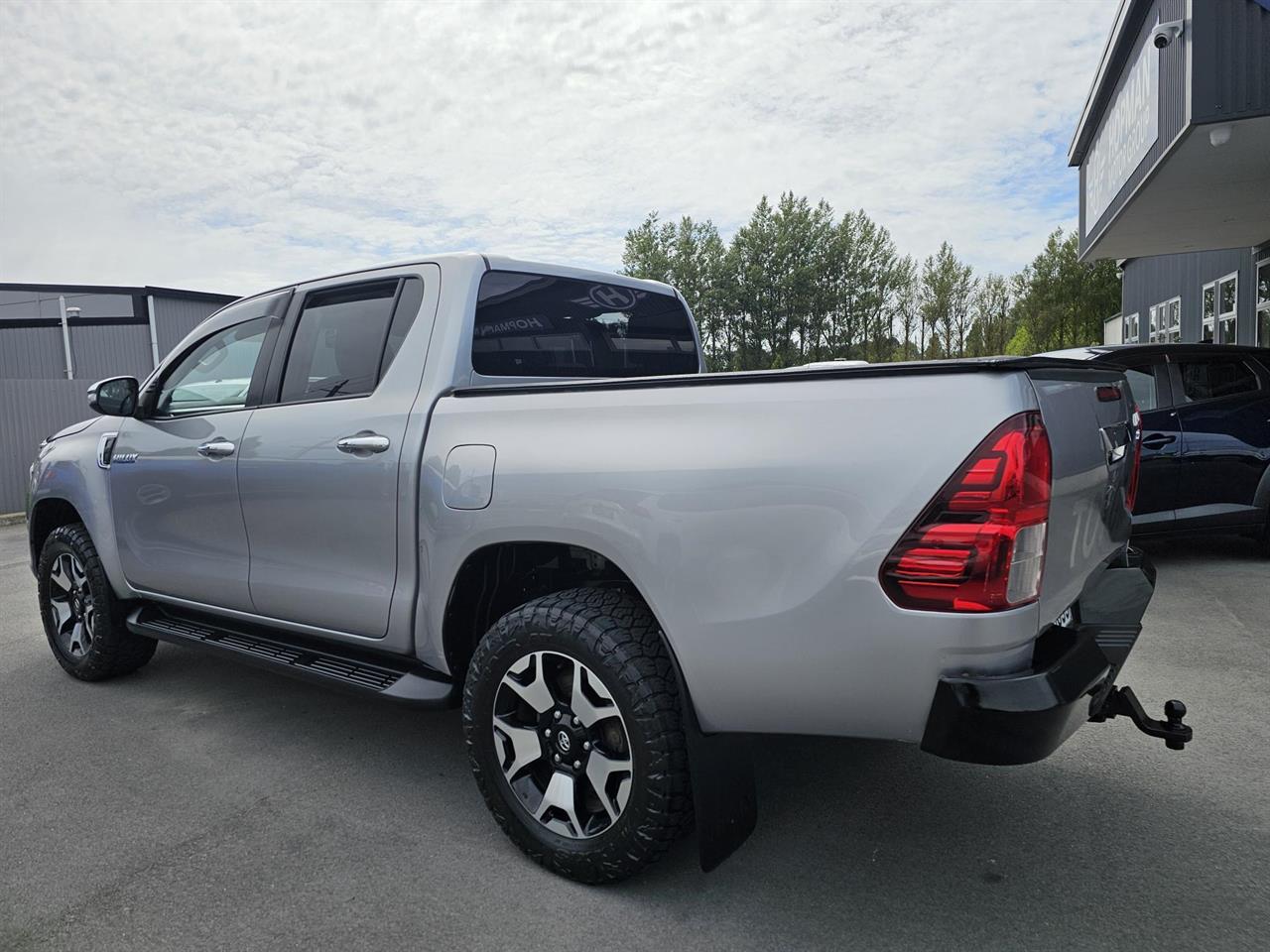 image-3, 2017 Toyota Hilux SR5 TD DC 2.8D/6MT/U at Waimakariri