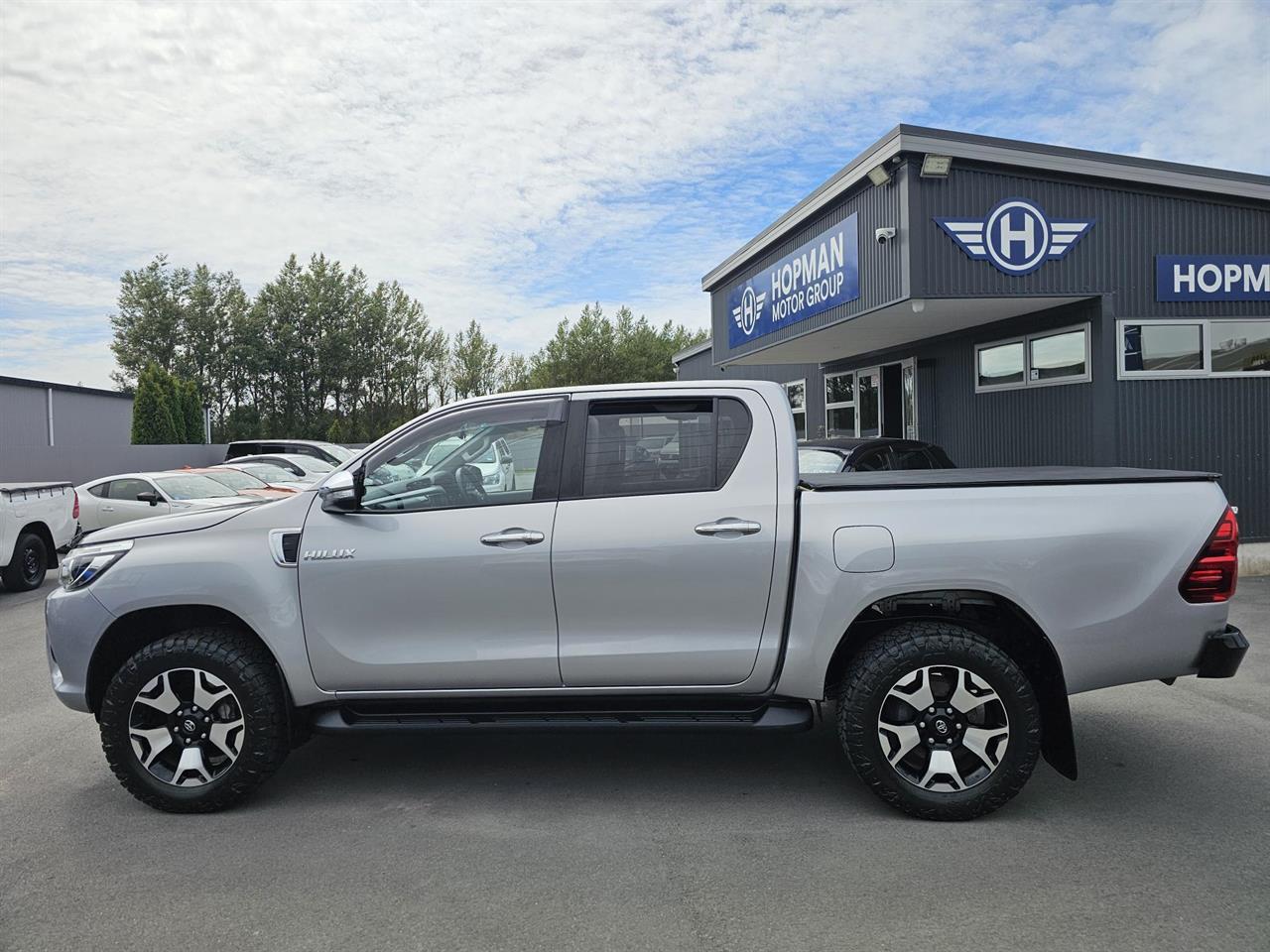 image-4, 2017 Toyota Hilux SR5 TD DC 2.8D/6MT/U at Waimakariri