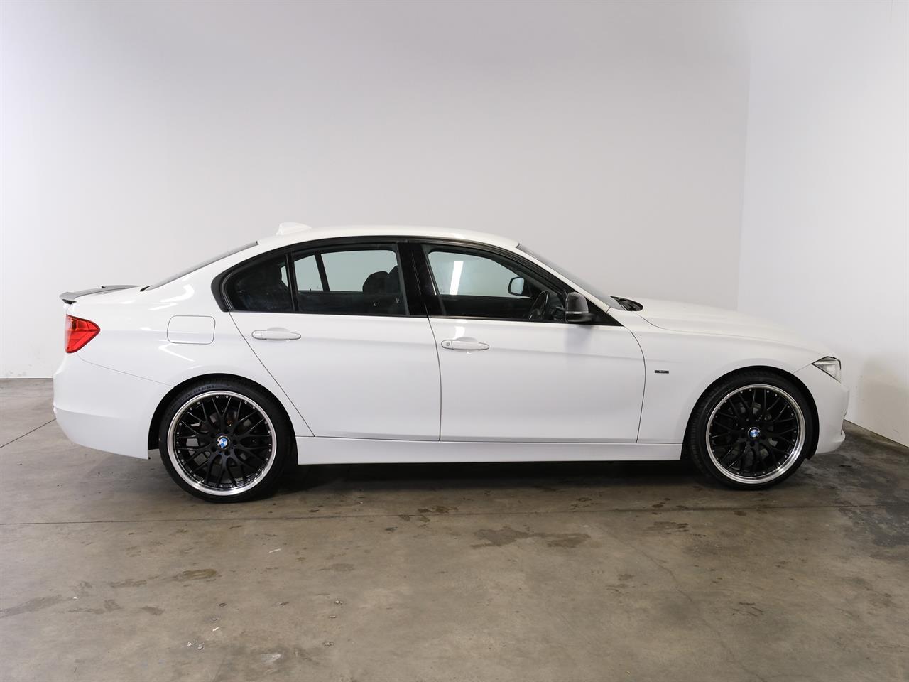 image-9, 2012 BMW 320i Sport at Christchurch