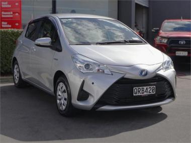 2019 Toyota Vitz Hybrid F, Hatchback