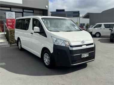 2020 Toyota Hiace ZR 2.8 Diesel Turbo 10 Seater