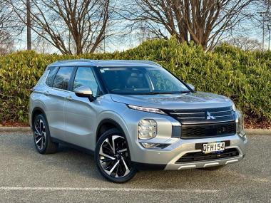 2023 Mitsubishi Outlander XLS 7 SEATER NEW GENERAT
