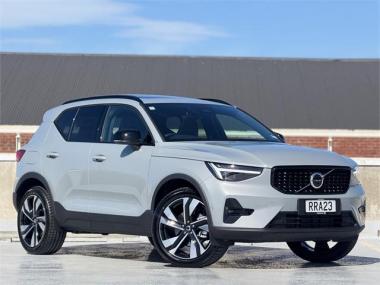 2026 Volvo XC40 B4 Ultra Dark 2.0P