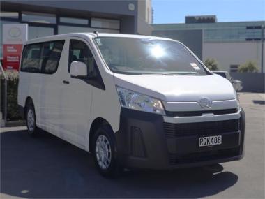 2020 Toyota Hiace ZR 2.8 Diesel Turbo 10 Seater