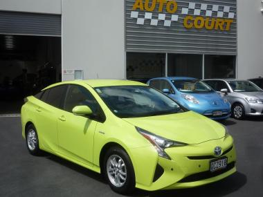 2015 Toyota Prius E