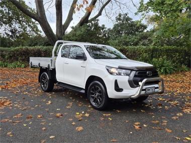 2024 Toyota Hilux SR 2.8DT 6AT 2WD (JTCTU-SI2)