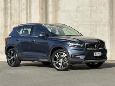 2022 Volvo XC40 T4 AWD Inscription 2