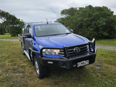2016 Toyota Hilux 4WD SR 2.8DT EXTRA CAB CHASSIS/4
