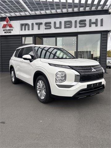 2025 Mitsubishi Outlander LS AWD 5 SEAT SUV
