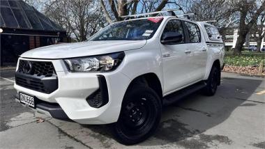 2024 Toyota Hilux Sr Td Dc 2.8DT 4WD