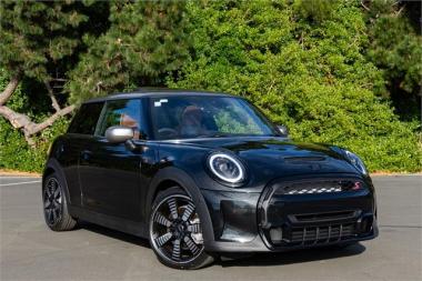 2024 MINI Hatch Cooper S Yours